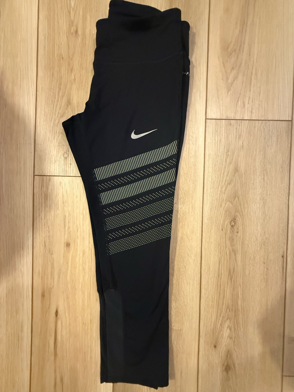 Nike women’s dry fit athletic cropped leggings Reflective Stripe Accents